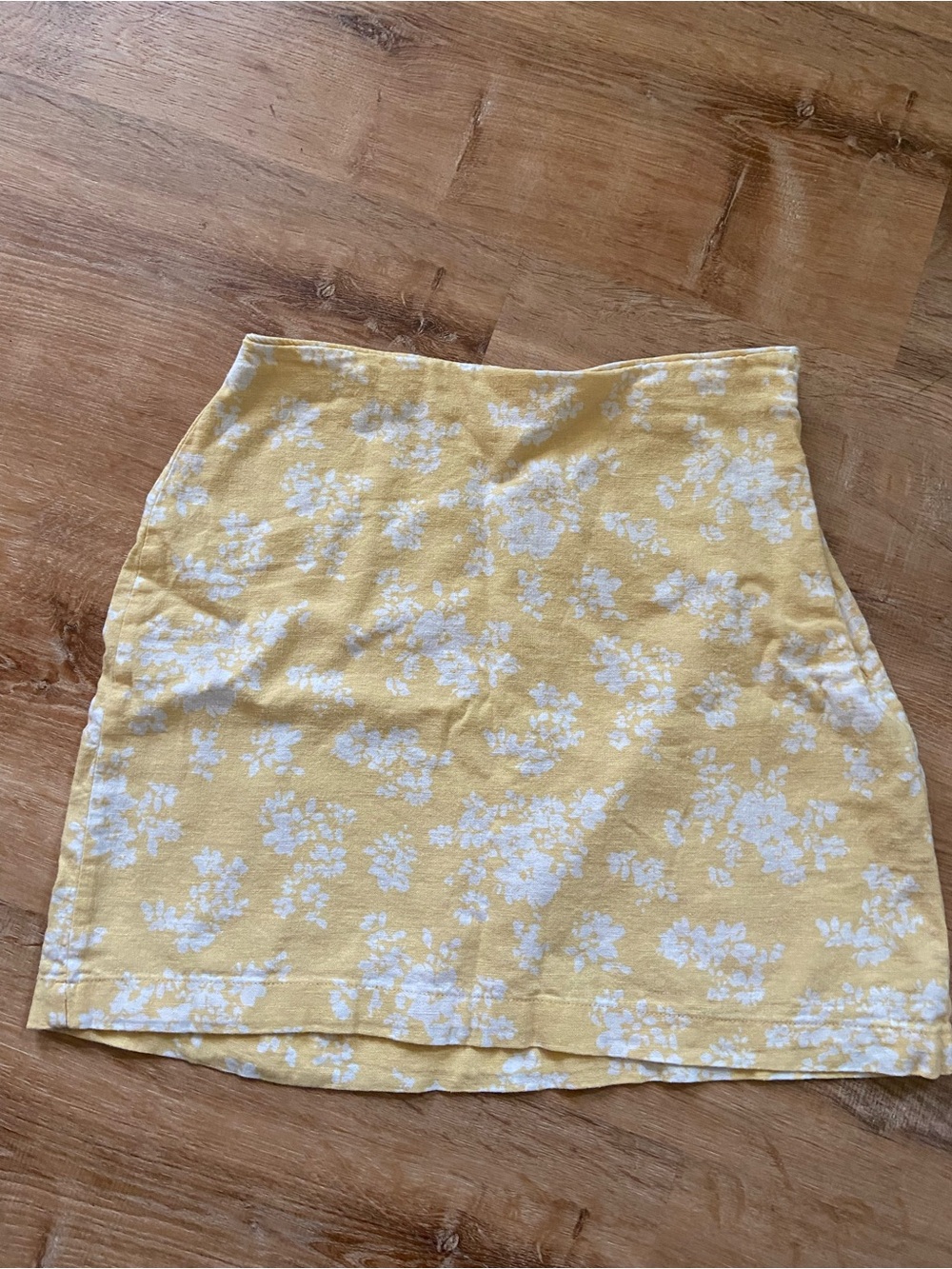 Adorable Vintage Yellow Floral Mini Skirt
